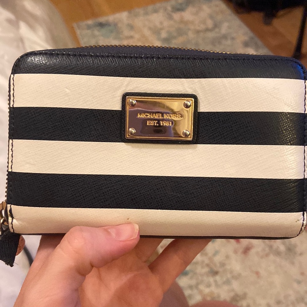 Michael kors wallet